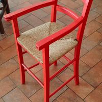 Seggiolone in legno massello per bambini