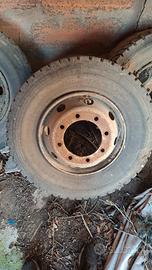 4 Cerchi in acciaio 19.5" a 8 fori per autocarro