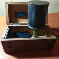 Due squadri agrimensori d'epoca e livella a bolla