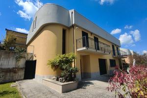 Villa bifamiliare- Zona residenziale