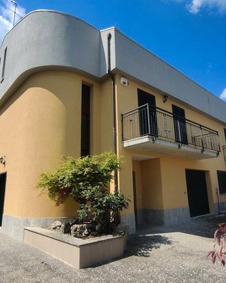 Villa bifamiliare- Zona residenziale