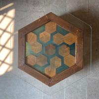 Tavolo esagonale in resina e legno