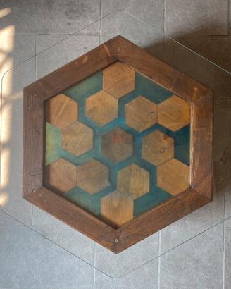 Tavolo esagonale in resina e legno