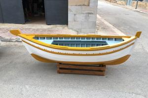 Barca in legno per esposizione