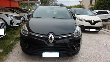 Renault Clio TCe 12V 90 CV 5 porte Moschino Intens