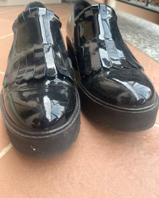 Scarpe in vernice donna