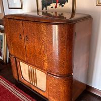 Mobile bar e con radio e giradischi