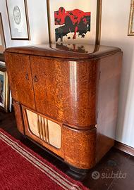 Mobile bar e con radio e giradischi