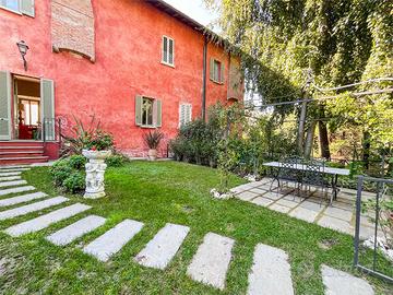 Elegante proprietà inserita in lussuoso contesto.