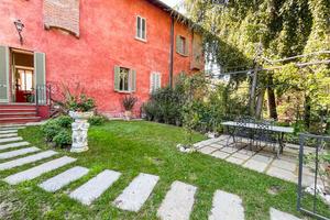 Elegante proprietà inserita in lussuoso contesto.