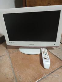 TV LCD Samsung 19'' bianco, telecomando incluso