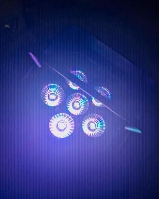 Smart Bat Par LED RGBW-UVA Uplight a batteria