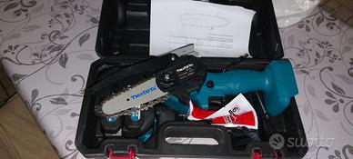 Stupenda motosega a batteria