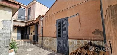 Casa singola con garage a Giarre centro