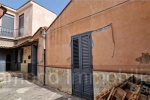 Casa singola con garage a Giarre centro