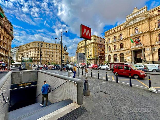 2 LOCALI A NAPOLI