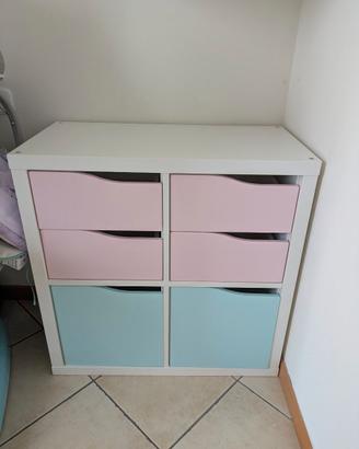Kallax scaffale Ikea con 4 cassetti e 2 antine