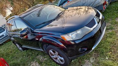 Mitsubishi Outlander diesel anno 2005 per ricambi 