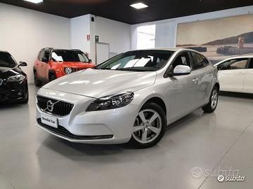 Volvo v40 2018