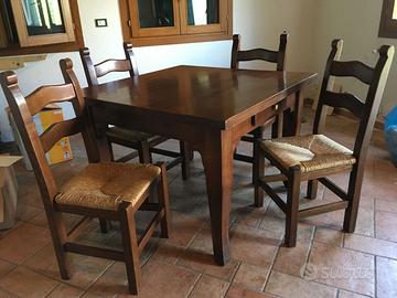 Tavolo Quadrato Noce massello 4 sedie