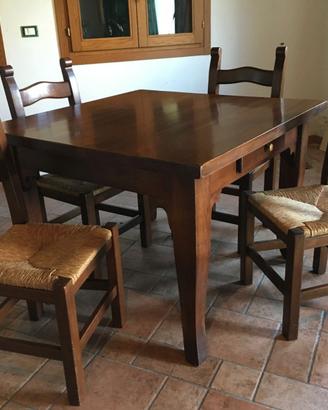 Tavolo Quadrato Noce massello 4 sedie