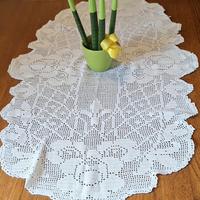 Copritavolo all'uncinetto