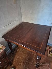 Tavolo in legno massello allungabile