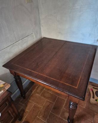 Tavolo in legno massello allungabile