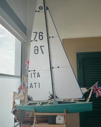 Barca a vela radiocomandata.