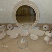 Mobile arredo bagno specchio lampadario 