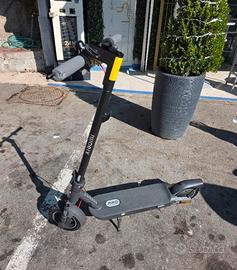 Monopattino elettrico Xiaomi 5 Pro come nuovo