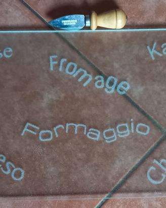 Tagliere in vetro con coltellino per parmigiano 