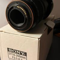 Zoom Sony SAL 18-200mm