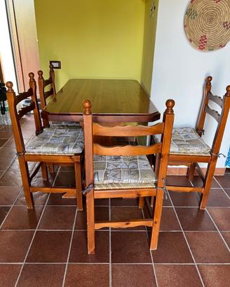 Tavolo e 6 sedie in legno massello