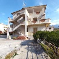 Ampio appartamento vista mare