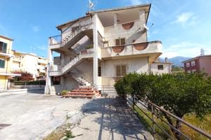 Ampio appartamento vista mare