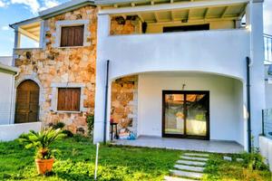 San TEODORO con terrazzi e giardino