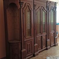 Mobili in legno lavorato