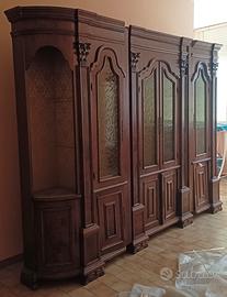 Mobili in legno lavorato