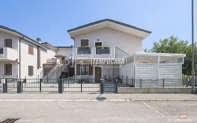 APPARTAMENTO CON INGRESSO INDIPENDENTE E GIARDINO!