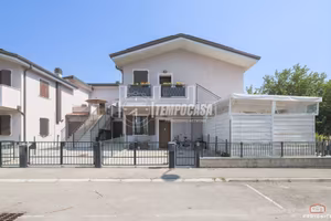 APPARTAMENTO CON INGRESSO INDIPENDENTE E GIARDINO!