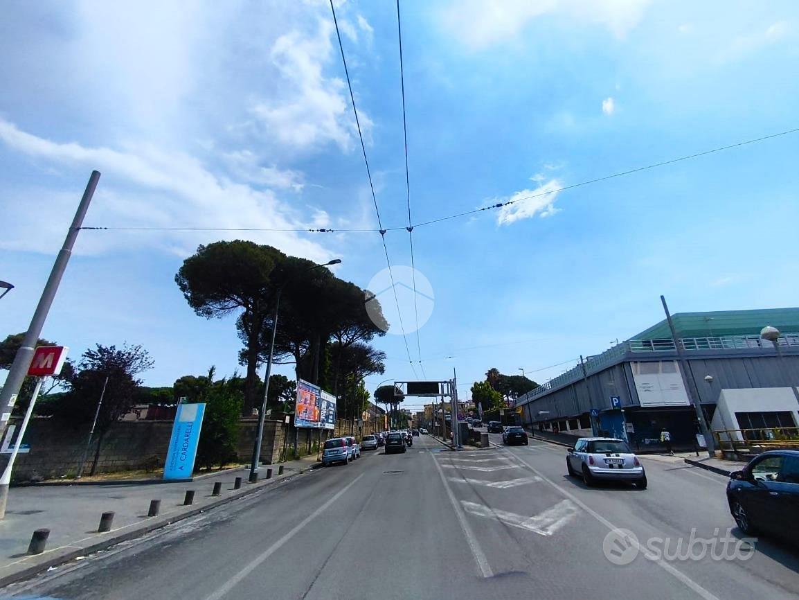 NEGOZIO A NAPOLI - Altro