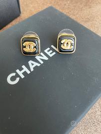 Orecchini Chanel nero e oro