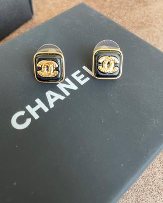 Orecchini Chanel nero e oro