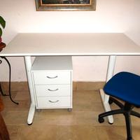 SCRIVANIA CON CASSETTIERA BIANCA