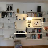 Libreria modulabile String anno 2023 - giradischi