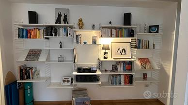 Libreria modulabile String anno 2023 - giradischi
