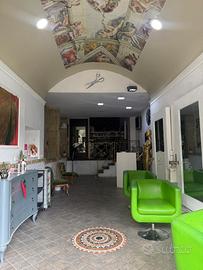 Si AFFITTA LOCALE COMMERCIALE