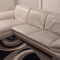 divano in pelle con penisola 