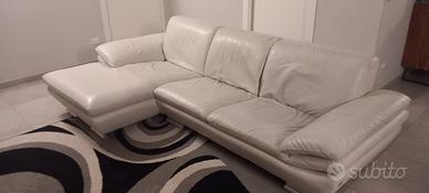 divano in pelle con penisola 